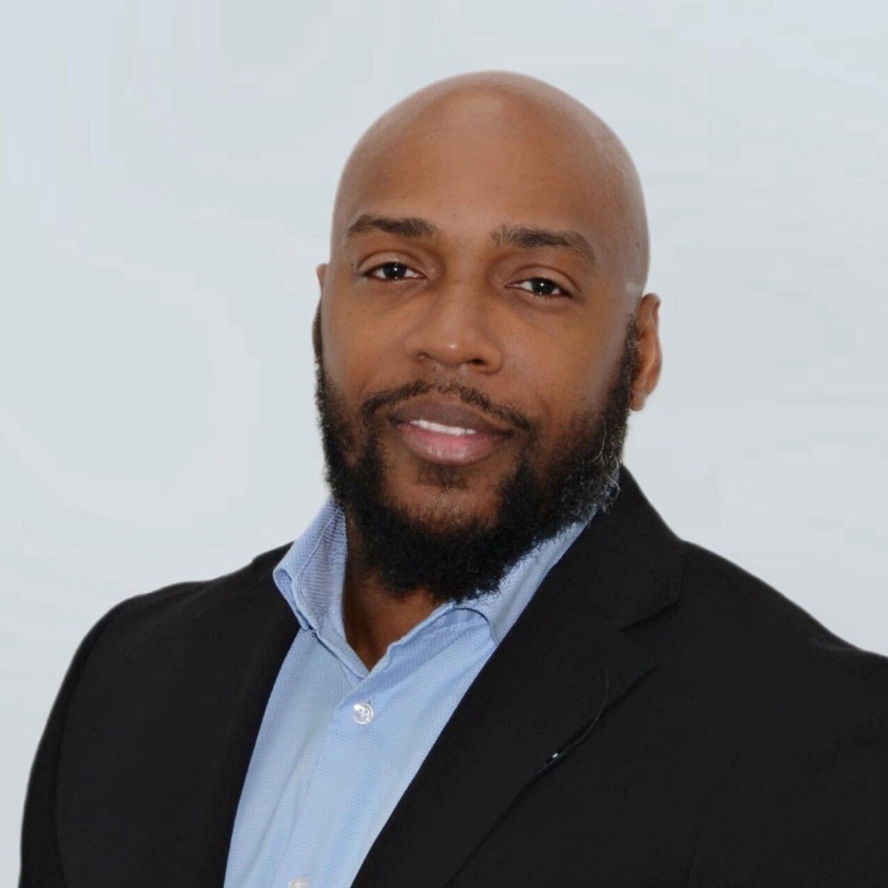 arthur headshot square2